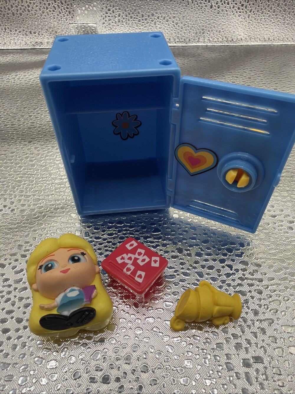 Disney Doorables, Academy Surprise Lockers, Alice In Wonderland, Ultra Rare